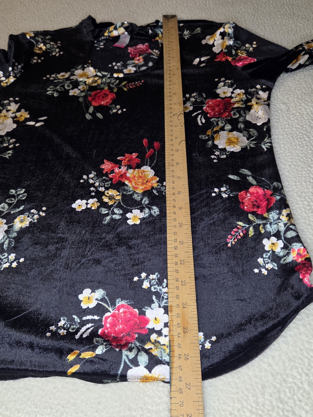 Women’s Black Floral Velvet Cutout Long-Sleeve Top By No Boundaries Size Large - Picture 6 of 9